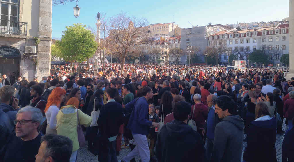 Manifestación en lembranza da Revolución dos Cravos de 2022. (Foto: Nós Diario)