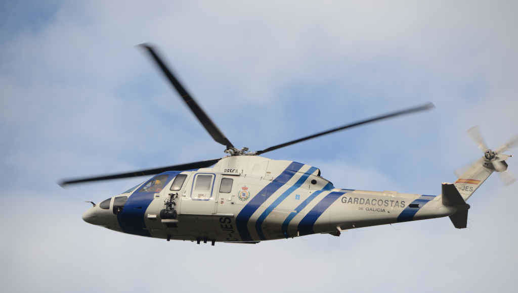 Un helicóptero dos Gardacostas da Galiza. (Foto: Gustavo de la Paz / Europa Press).