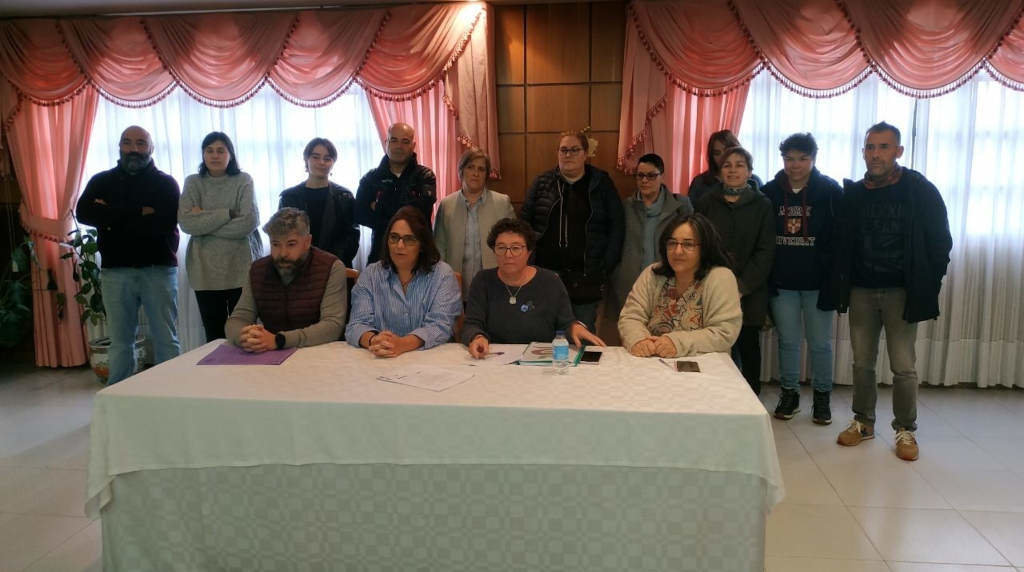 Rolda de prensa con representantes sindicais após coñecerse a sentenza (Foto: SLG).