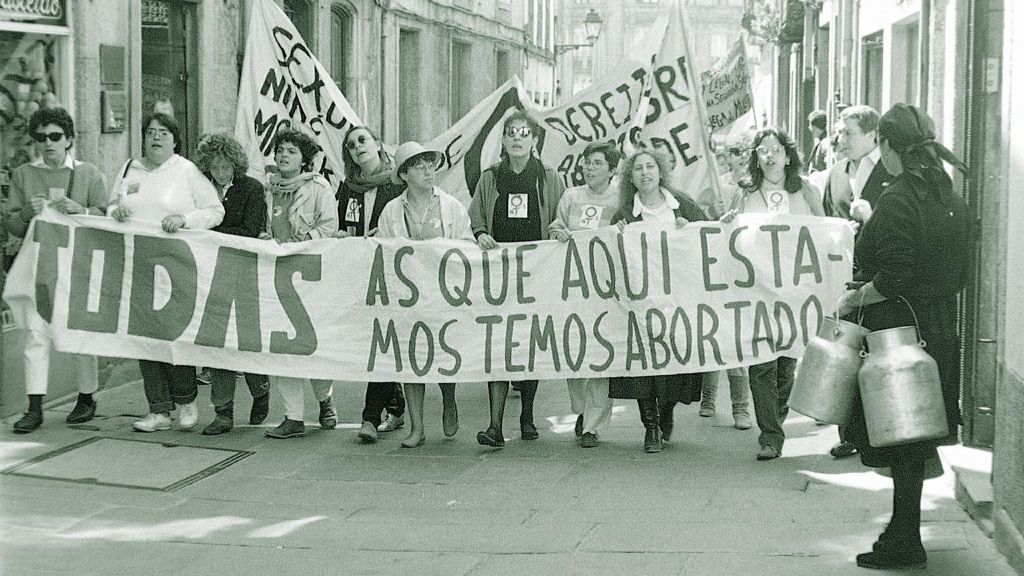 Manifestación feminista en Compostela no final da década dos 80. (Foto: M.V. / Fundación A Nosa Terra).