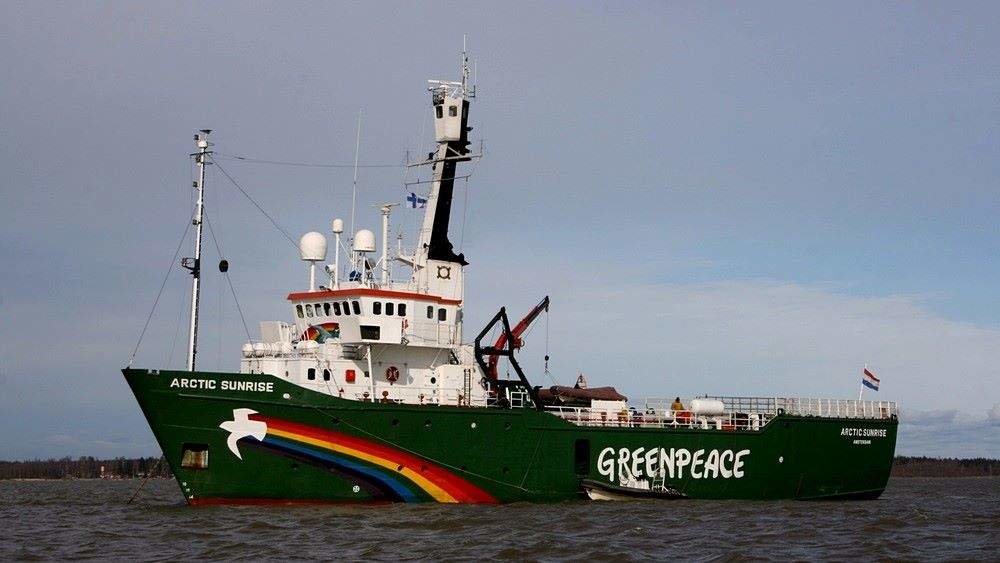 O buque Arctic Sunrise de Green Peace.