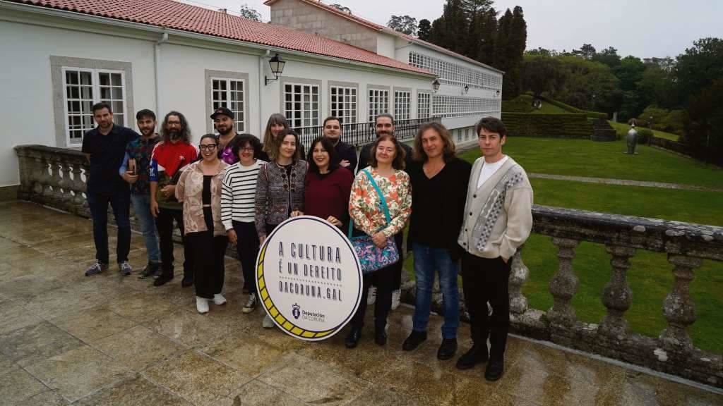 Foto de familia das persoas participantes na segunda edición das residencias Mariñán.